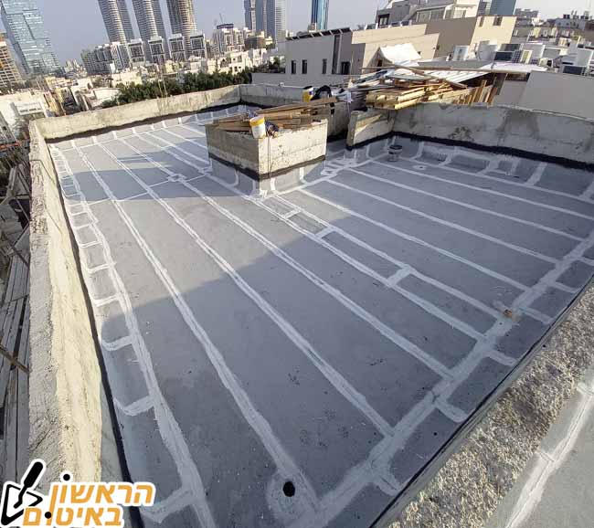 איטום גג של בניין בתל אביב