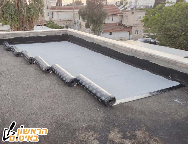 герметизация крыши с помощью битумных рулонных мембран