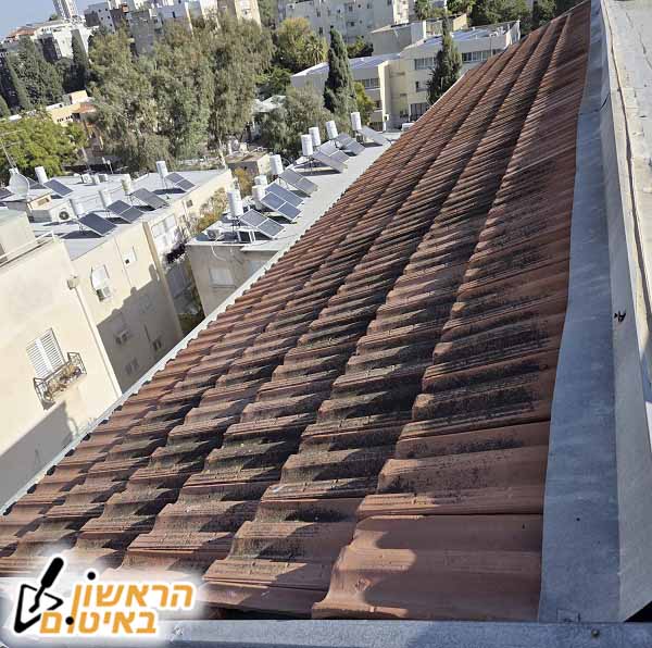 איטום לתיקון נזילה בין הפח לרעפים